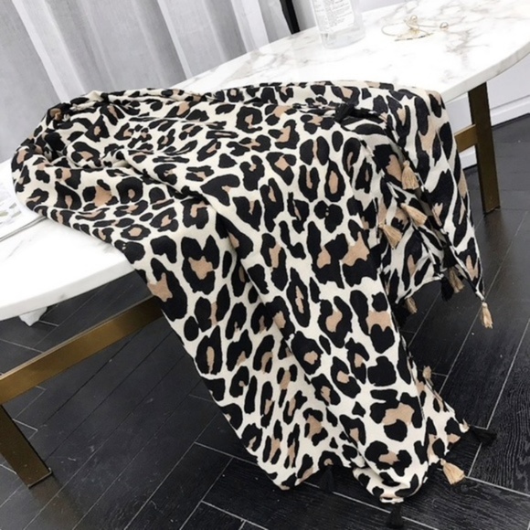 🌟HOST PICK💙LAST ONE💙 Oversized Leopard Scarf! - Picture 6 of 7